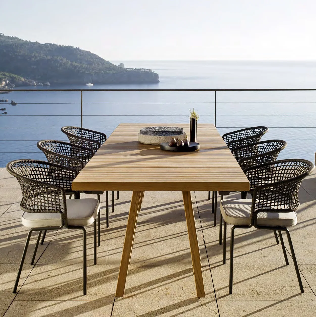 Outdoor Furniture Italy - เฟอร์นิเจอร์หรูหราหรูหราอิตาลีออกแบบเฟอร์นิเจอร์กลางแจ้งระเบียงชุดโต๊ะและเก้าอี้ลานสําหรับโรงแรมคลับวิลล่า 5 ดาว